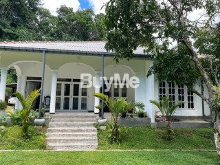 LUXURY HOUSE AVAILABLE FOR SALE - KANDY ,KATUGASTHOTA