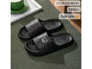 BLACK DESIGN SLIPPERS