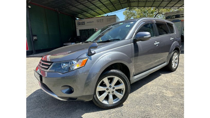 mitsubishi-outlander-7-seater-2011-big-2