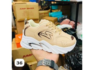 YELLOW SPORT SHOE