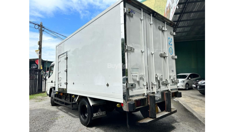 mitsubishi-canter-freezer-truck-2012-big-4