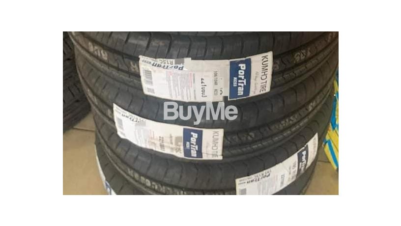 235-60r17-kumho-tyre-big-0