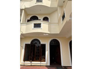 THREE STORY HOUSE FOR SALE IN COLOMBO 6 - WELLAWATTE ( Alexander Road )