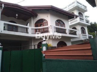 THREE STORY LUXURY HOUSE FOR SALE AT UNIVERSITY OF KELANIYA