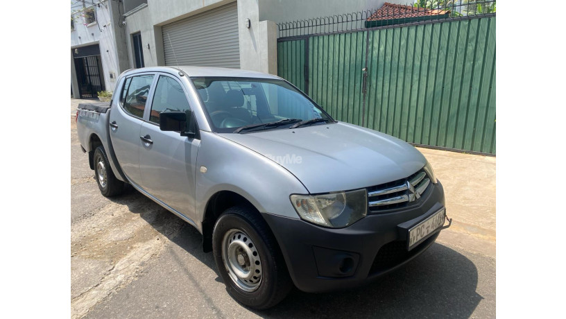 mitsubishi-l200-2011-big-0