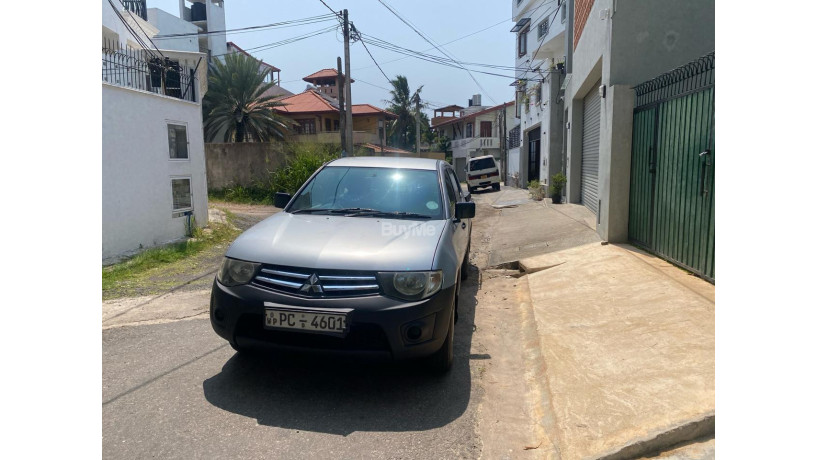 mitsubishi-l200-2011-big-1