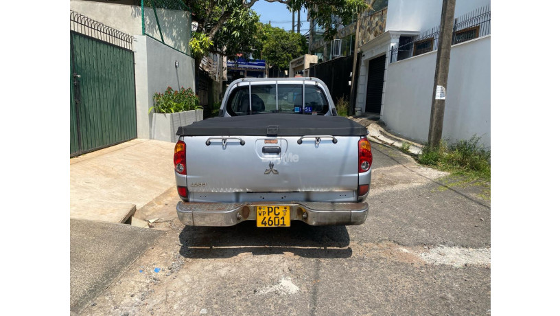 mitsubishi-l200-2011-big-3