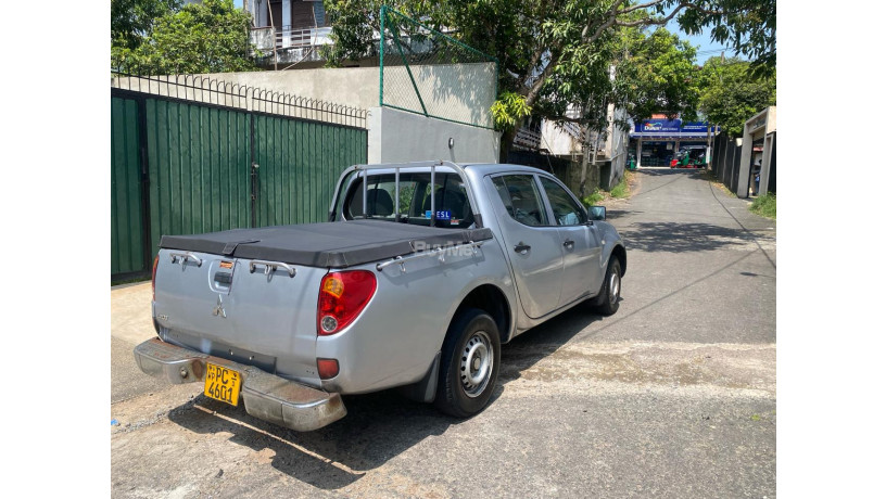 mitsubishi-l200-2011-big-2