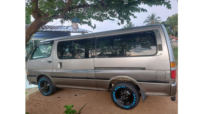 dolphin-toyota-van-for-sale-2003-big-5