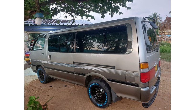 dolphin-toyota-van-for-sale-2003-big-1