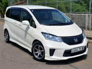 HONDA FREED 2013