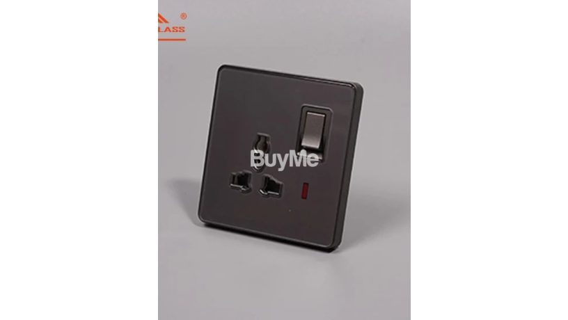 universal-plug-base-black-big-0