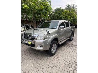 TOYOTA HILUX DOUBLE CAB - 2010