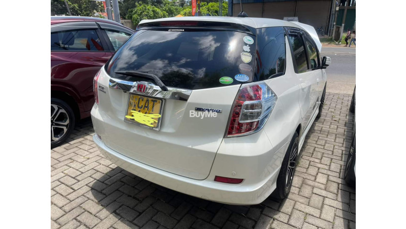 honda-fit-shutle-nevy-premium-2013-big-3