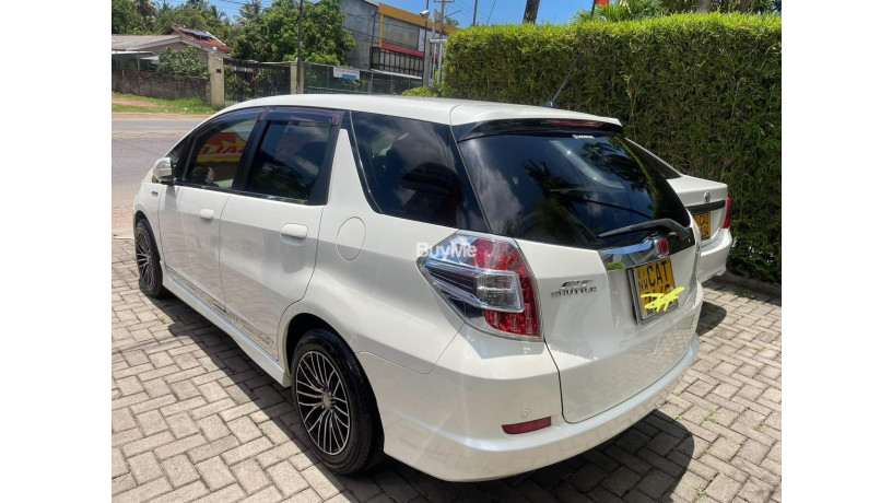 honda-fit-shutle-nevy-premium-2013-big-2