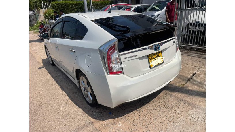 toyota-prius-2014-big-2