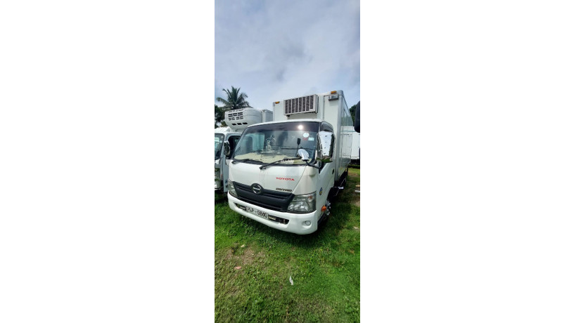 hino-dutro-freezer-truck-2013-big-1