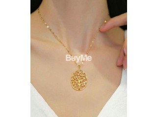 GOLD COLOUR NECKLACE WITH DESIGNED PENDANT