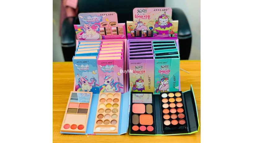 lady-makeup-kit-big-0
