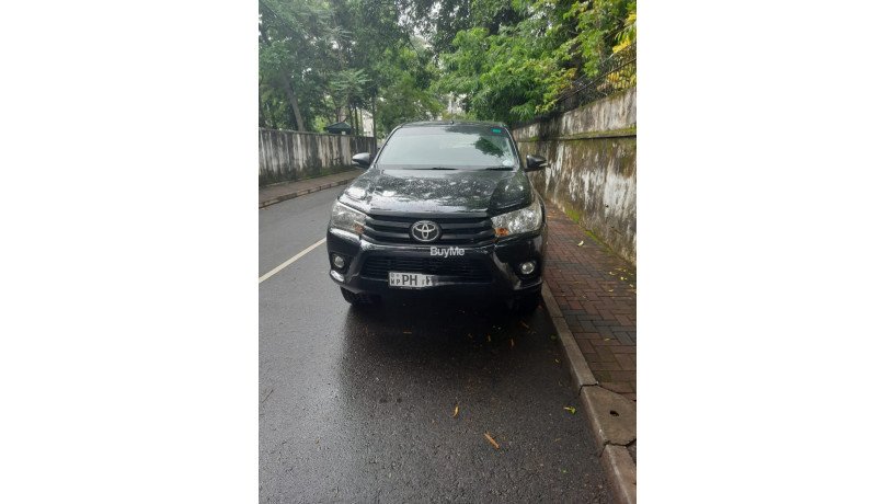 toyota-hilux-4wd-double-cab-big-0