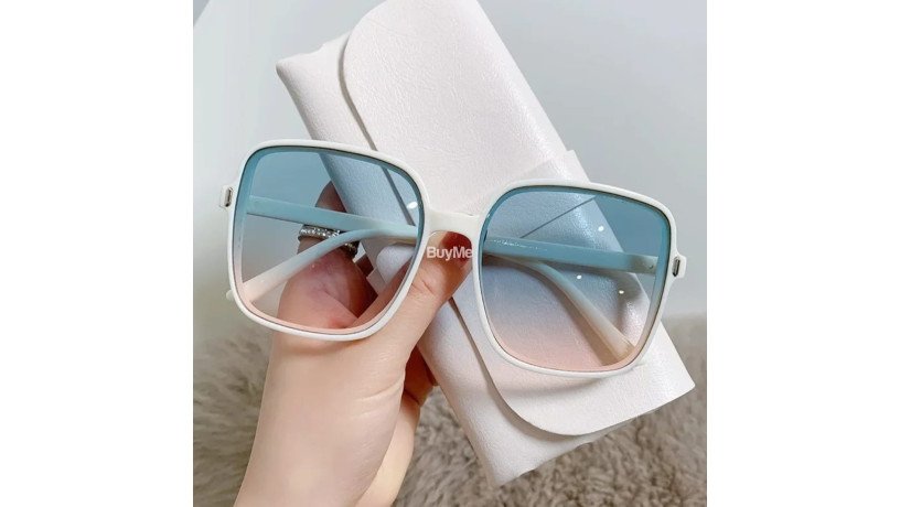 fashionable-sunglasse-with-case-big-0