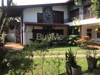 LUXURY TWO STORIED HOUSE FOR SALE NEAR PILIYANDALA, MADAPATHA ROAD