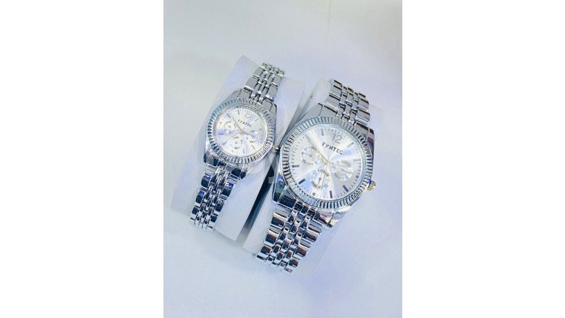 couple-watches-big-6