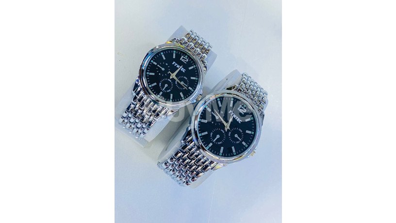 couple-watches-big-5