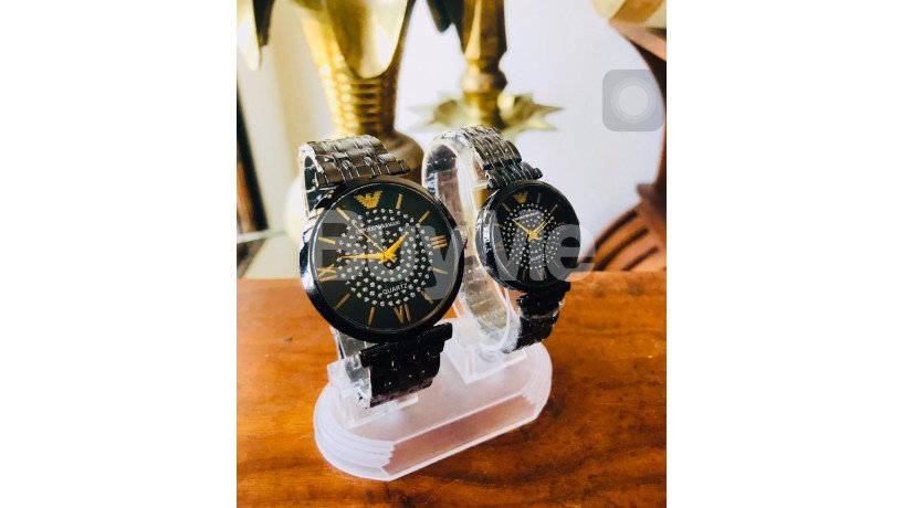 couple-watches-big-2