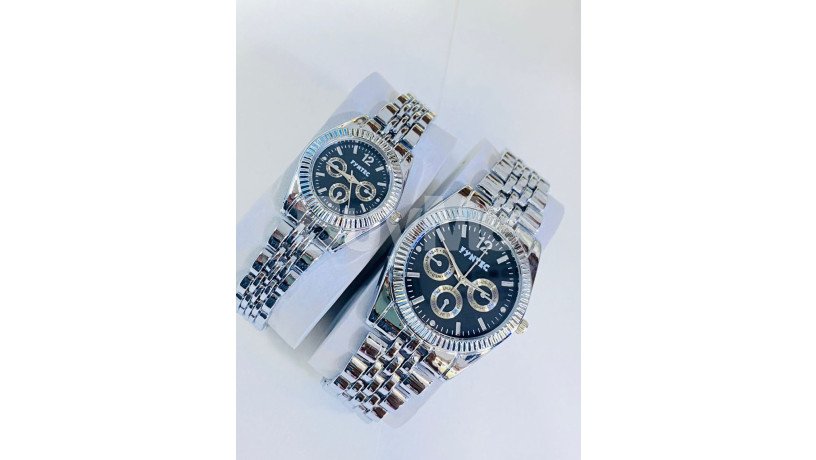 couple-watches-big-3