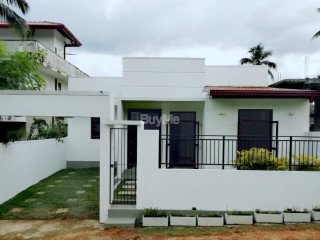 HOUSE FOR SALE IN SAMANALA ROAD, MEEGODA