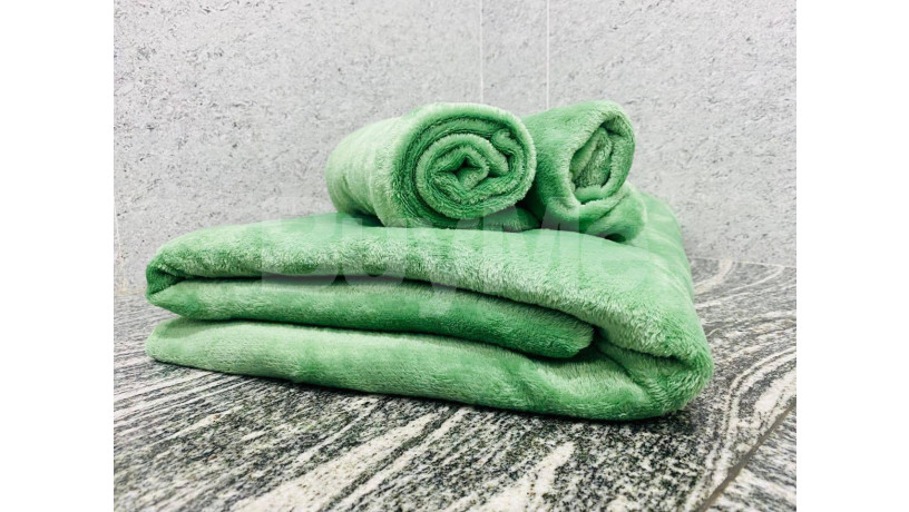 king-queen-bedsheet-two-pillowcases-green-90-80-big-1