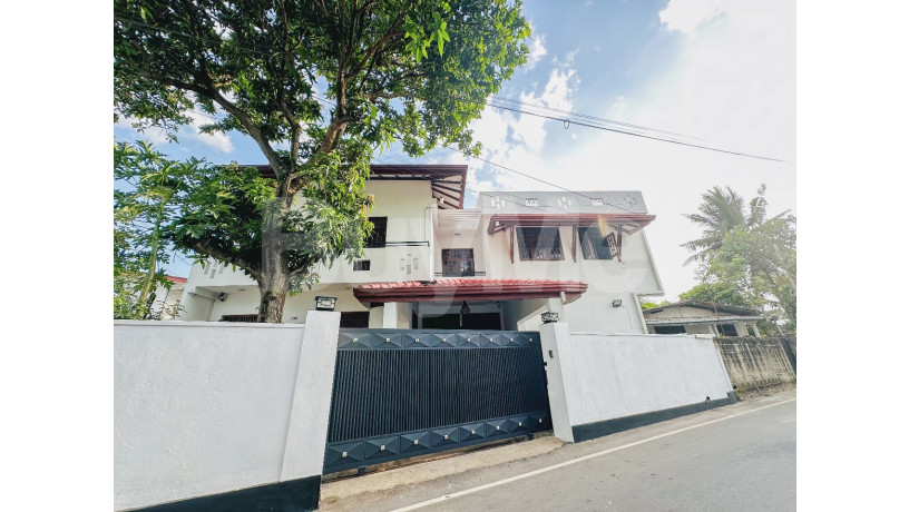 three-modern-houses-under-one-roof-for-sale-in-wattala-big-0