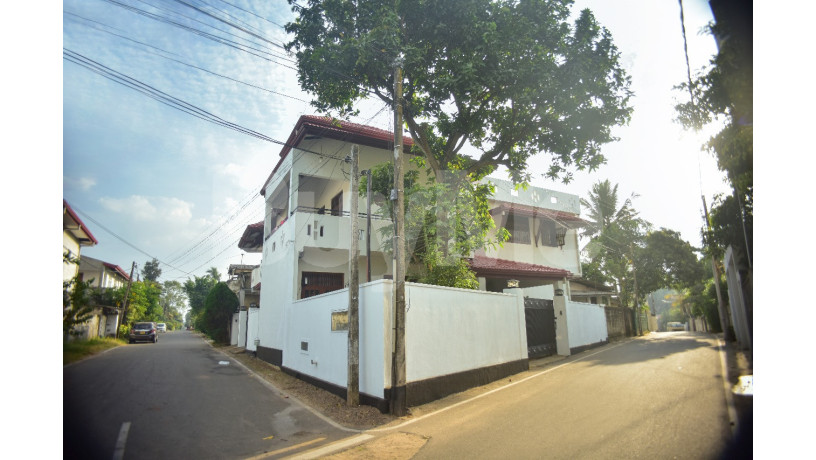 three-modern-houses-under-one-roof-for-sale-in-wattala-big-2