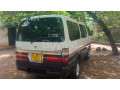 toyota-hiace-2000-van-dolphin-small-1