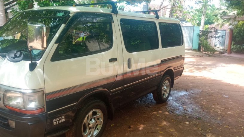 toyota-hiace-2000-van-dolphin-big-0